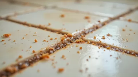 Czym wyczyścić tłuste fugi w kuchni