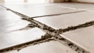 czym wypełnić fugi pod panele winylowe