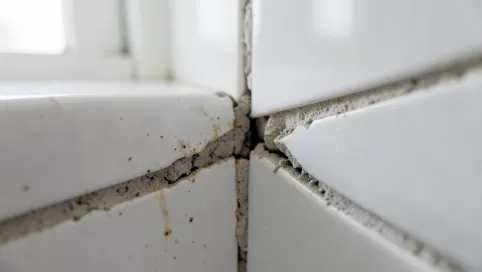 jak usunąć starą fugę cementową